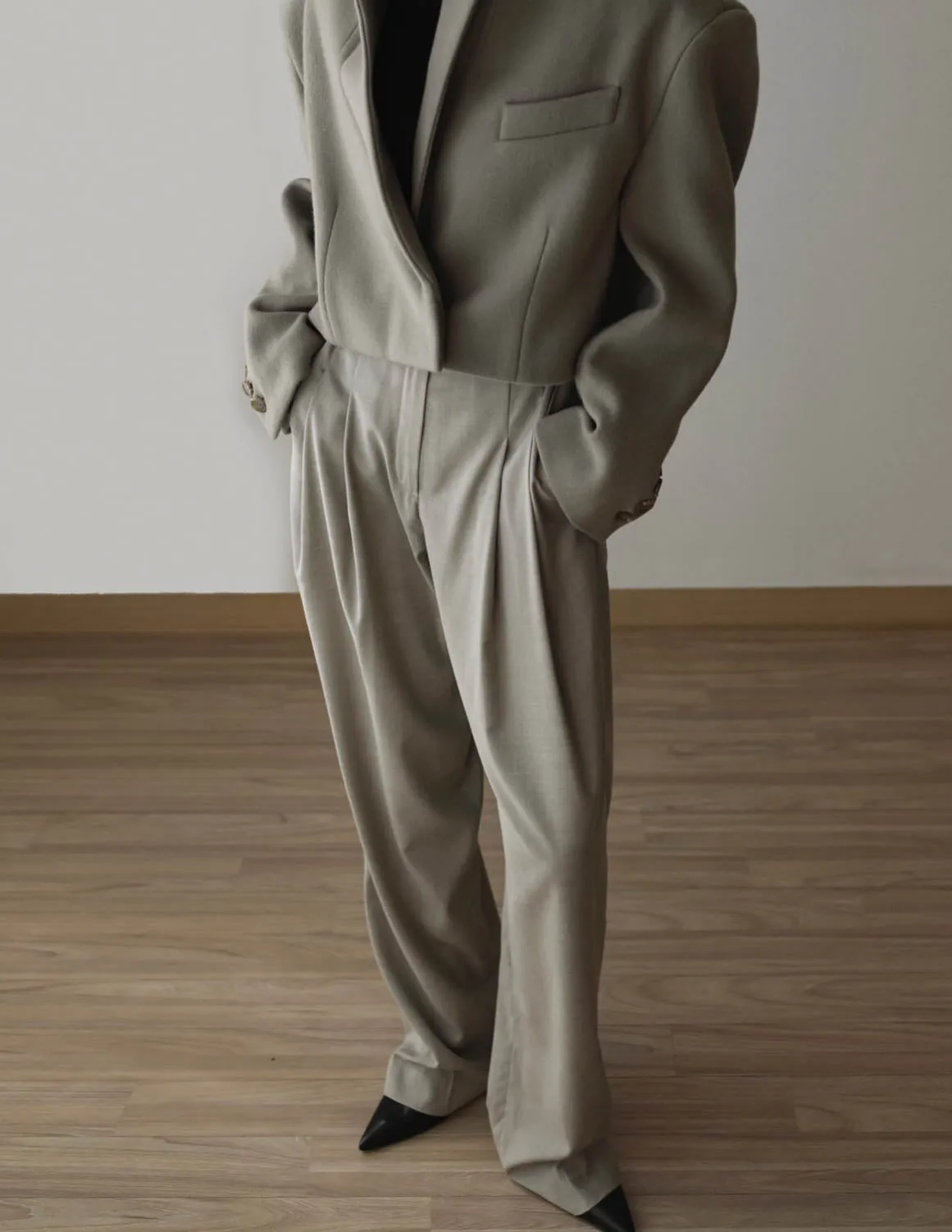 PLEATED WIDE LEG TROUSERS ASH BEIGE