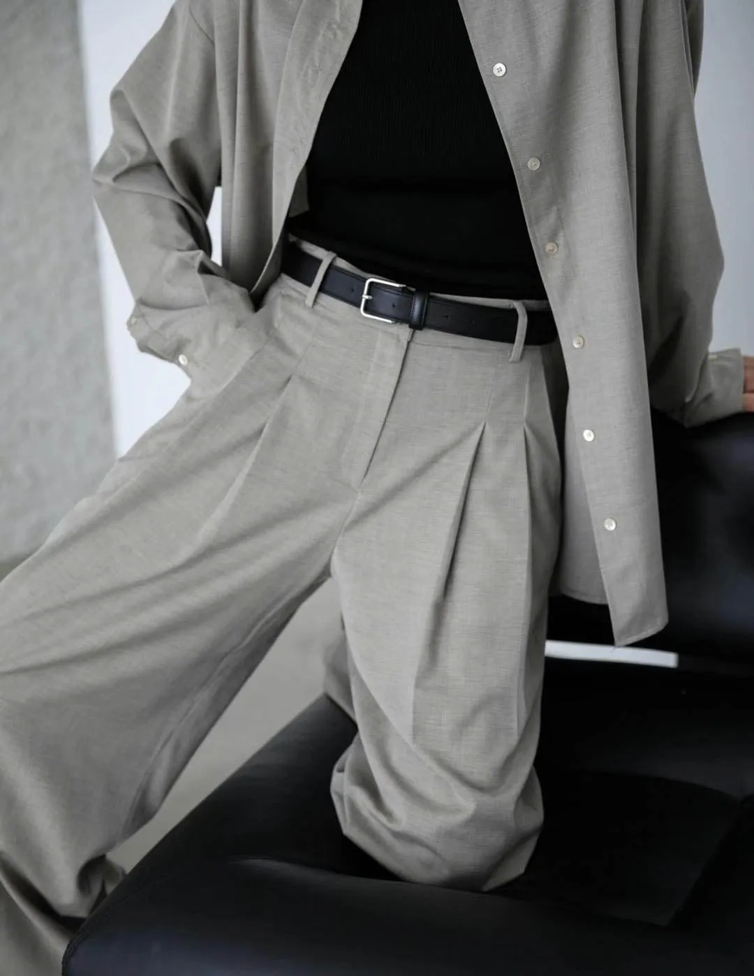 PLEATED WIDE LEG TROUSERS ASH BEIGE