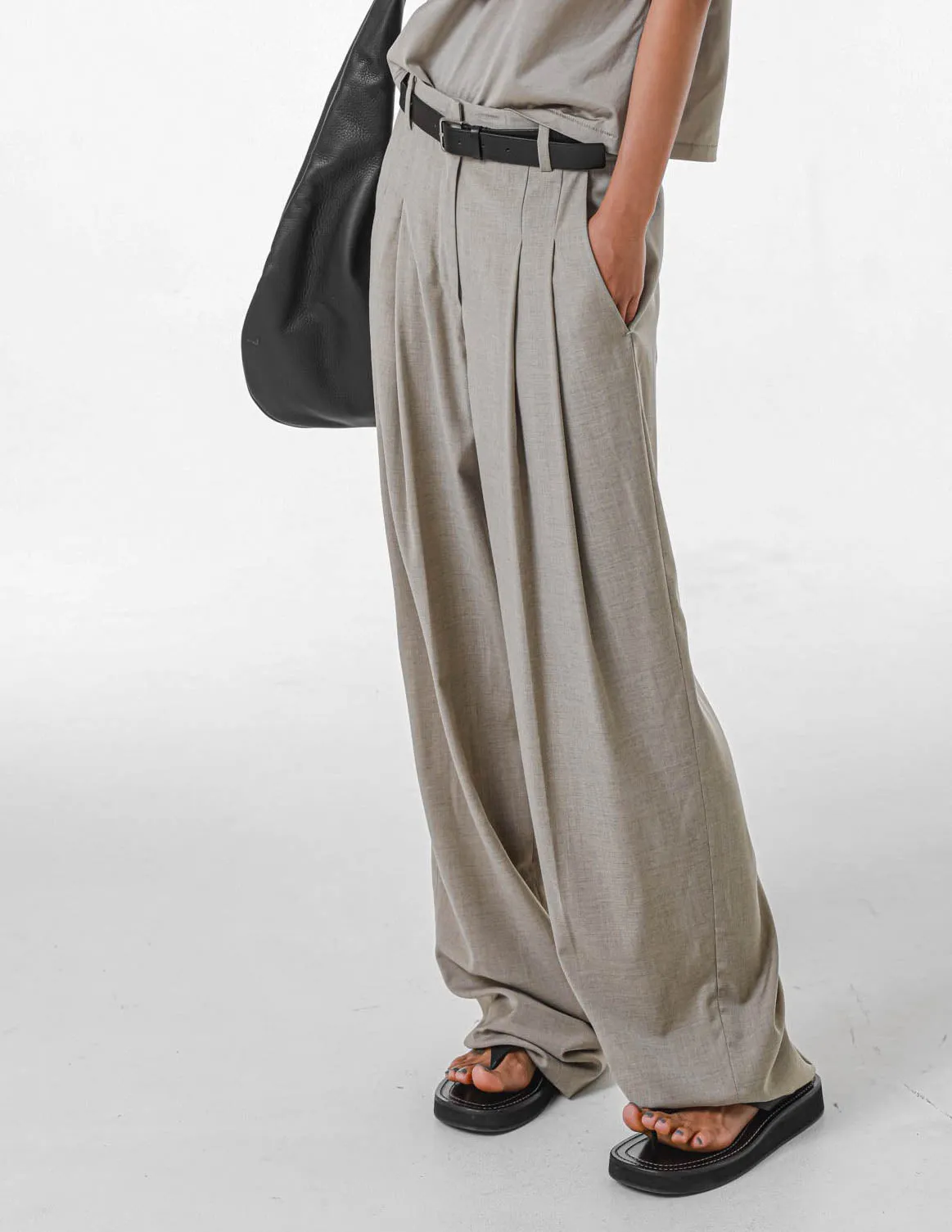 PLEATED WIDE LEG TROUSERS ASH BEIGE